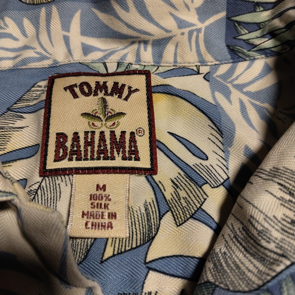 Tommy Bahama Shirt Mens Size M Blue Floral Hawaiian Loop Collar Button Up Camp